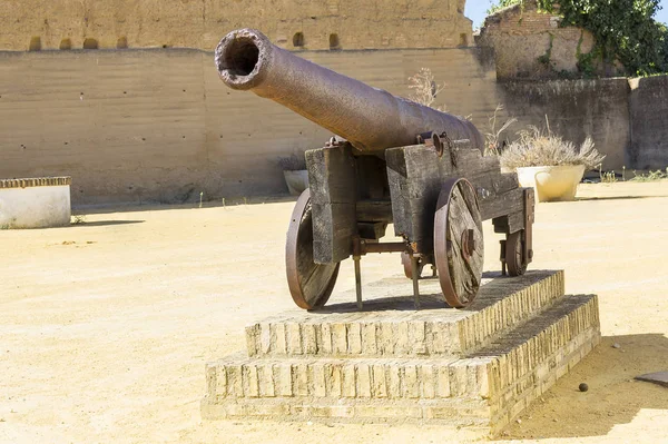 Античная Пушка Замке Андалусии — стоковое фото