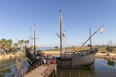 Huelva, İspanya - 19 Kasım 2017: bağlantı noktası Palos de la Frontera köyünde, Huelva, İspanya demirleyen Pinta caravel