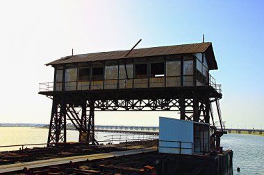 Tharsis Tharsis Dock bilinen, eski ve terk edilmiş maden dok. Bu İngilizce Huelva bıraktığı Harabeleri biridir. Nerede Tharsis Huelva Andalusia, İspanya'dan tüm mineraller geldi dock yapıldı