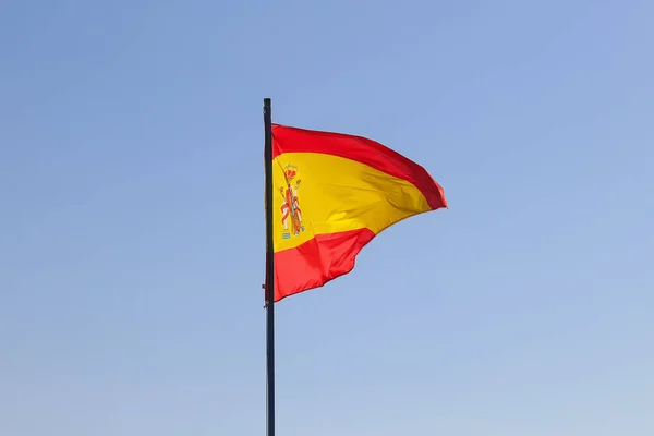 Spanje Vlag Duidelijke Blauwe Hemel — Stockfoto