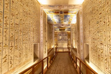Luxor, Mısır - 11 Eylül 2018: Mezar Kv2 Krallar Vadisi mezar Ramses IV yerdir
