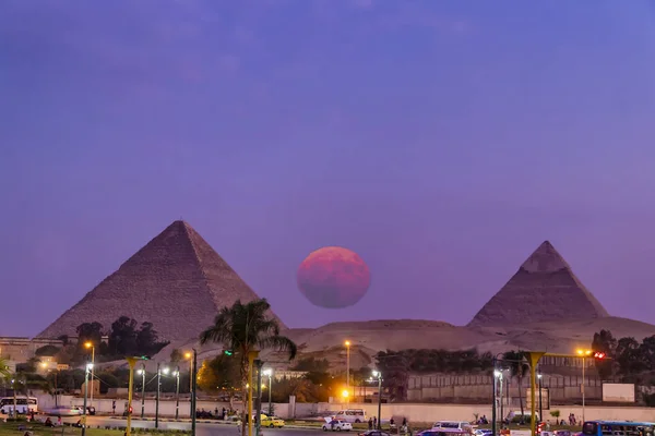 Вид Великие Пирамиды Гизы Закате Города Гизы Восходом Большой Полнолуния — стоковое фото