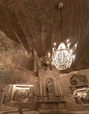 Wieliczka, Polonya 2 Haziran 2018: St. Kinga Wieliczka Tuz madeni kilisede. 13. yüzyılda açıldı, maden sofra tuzu üretti. Dünyanın en eski tuz madenleri biri.