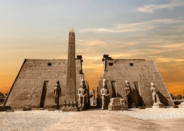 Entrada Para Templo Luxor Pôr Sol Grande Complexo Templos Egípcios — Fotografia de Stock