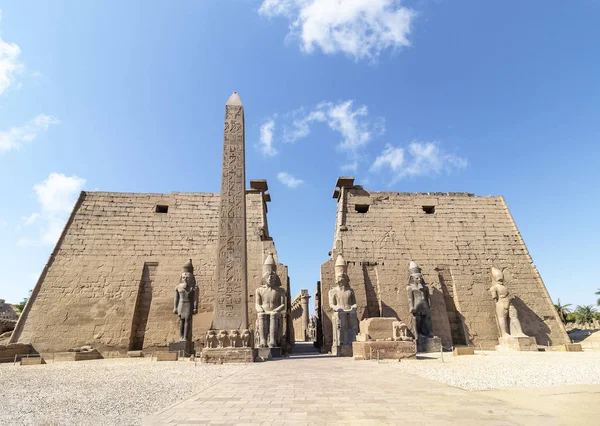 Wejście Świątyni Luksorskiej Duże Starożytna Egipska Świątynia Kompleks Położony Wschodnim — Zdjęcie stockowe