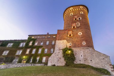 Gün batımında, Krakow, Polonya Wawel tepe üzerinde Royal castle.