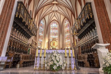 Varşova, Polonya 30 Mayıs 2018: St. John's Archcathedral Varşova iç. Varşova PW şehitlik Saint John the Baptist Archcathedral Bazilikası. Varşova'nın tarihi kent Roma Katolik Kilisesi