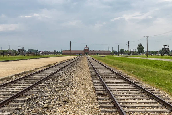 Dentro Del Campo Concentración Exterminio Auschwitz Birkenau Edificio Principal Construido — Foto de Stock