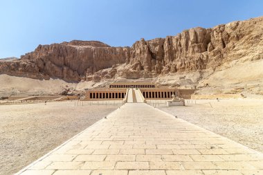 Morg Tapınağı, başına, olarak da bilinen Djeser Djeseru. Onsekizinci Hanedanı Firavun başına inşa, uçuruma Deir el-Baharinear Krallar Vadisi, altında bulunur