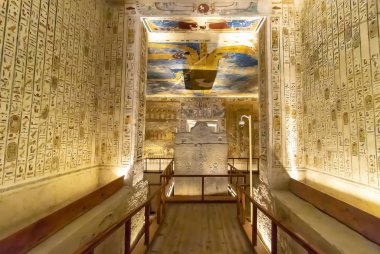 Luxor, Mısır - 11 Eylül 2018: Mezar Kv2 Krallar Vadisi mezar Ramses IV yerdir