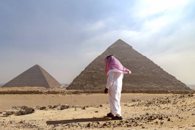 Büyük Giza, Mısır piramitleri ile bölgede Bedevi