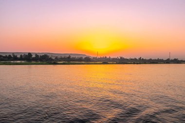 Günbatımı Mısır Nil Nehri üzerinde