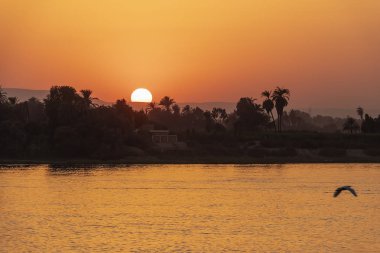 Günbatımı Mısır Nil Nehri üzerinde