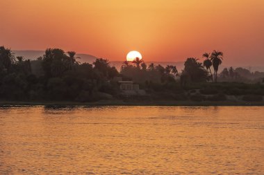 Günbatımı Mısır Nil Nehri üzerinde