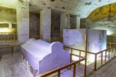 Luxor, Mısır - 11 Eylül 2018: Krallar Vadisi 'nde bulunan KV8 Mezarı, Antik Mısır' ın Ninetenenth Hanedanı 'ndan Firavun Merenptah' ın defninde kullanıldı.