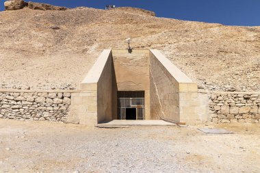 Ramses IV içinde Krallar Vadisi, olarak da bilinen kapıları kralların, Vadisi Türbesi girişidir Mısır'daki bir vadi nerede, neredeyse 500 yıllık bir süre için