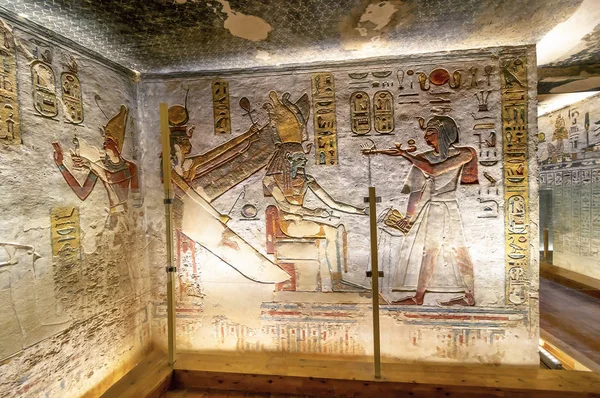 Ιερογλυφικά Τοίχο Στην Κοιλάδα Των Βασιλέων Στο Λούξορ Της Αιγύπτου — Φωτογραφία Αρχείου