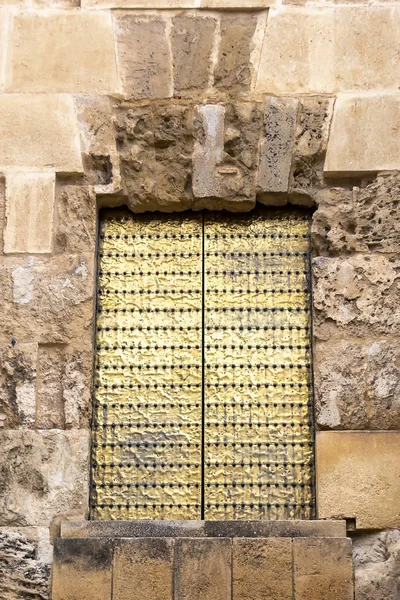 Золотая Дверь Собор Мечети Кордове Испания Внешняя Стена Знаменитая Достопримечательность — стоковое фото