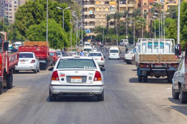 Cairo, Mısır - 16 Eylül 2018: Trafik ve ulaşım, Cairo dördüncü en kötü şehrin trafik sıkışıklığı doğru açısından dünya çapında sıralanır
