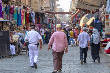 Cairo, Mısır - 16 Eylül 2018: Han el-Halili tarafından yürüyüş t