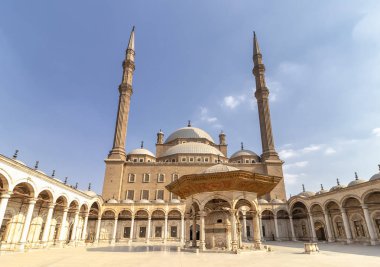 Dış avlu büyük Camii Muhammed Ali Paşa'ya da 