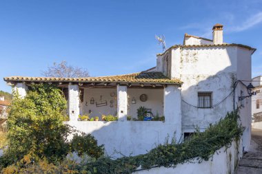 Bir köyün Huelva, tipik beyaz ev dekore edilmiş girişinde evin, Castano del Robledo, İspanya