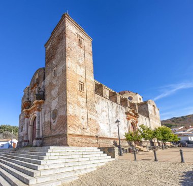 Unfinished kilise olarak da bilinen yeni veya Mezarlığı, neoklasik, Sierra Huelva ayrıcalıklı doğal ortamı içinde yer alan Castano del Robledo köyde