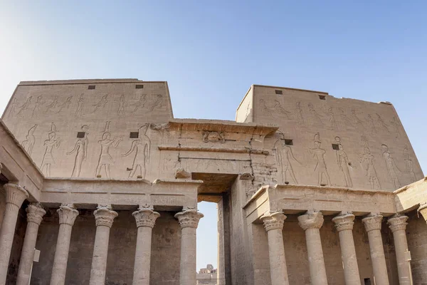 Templo Edfu Dedicado Dios Halcón Horus Situado Orilla Oeste Del —  Fotos de Stock