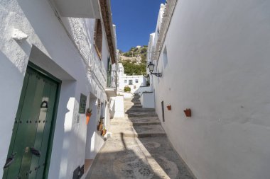 İspanya, Endülüs 'ün Malaga bölgesindeki Frigiliana köyünün büyüleyici tarihi sokakları