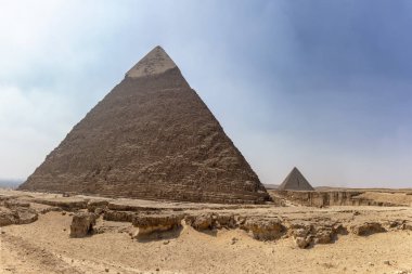 Piramitlerin Giza Khafre piramit (veya Firavun) ve Menkaure piramit alanının kadar görünümünde, Mısır Panoraması