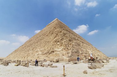 Khafre veya Firavun, piramit olduğunu ikinci en yüksek ve en büyük ikinci Antik Mısır Giza piramitleri ve dördüncü Hanedanı Firavun Khafre (Chefren Türbesi)
