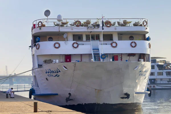 Edfu Egypt September 2018 Floating Hotel Tourist Boat Moored Edfu — Stock Photo, Image