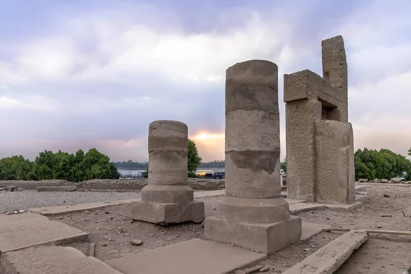 Columnas en las ruinas del Templo de Kom Ombo en el río Nilo —  Fotos de Stock