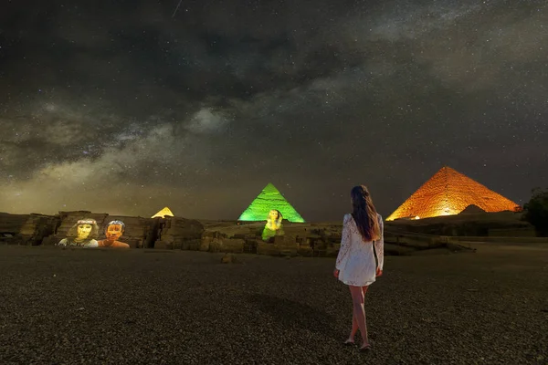 Piramides Van Gizeh Sfinx Oplichten Bij Nacht — Stockfoto