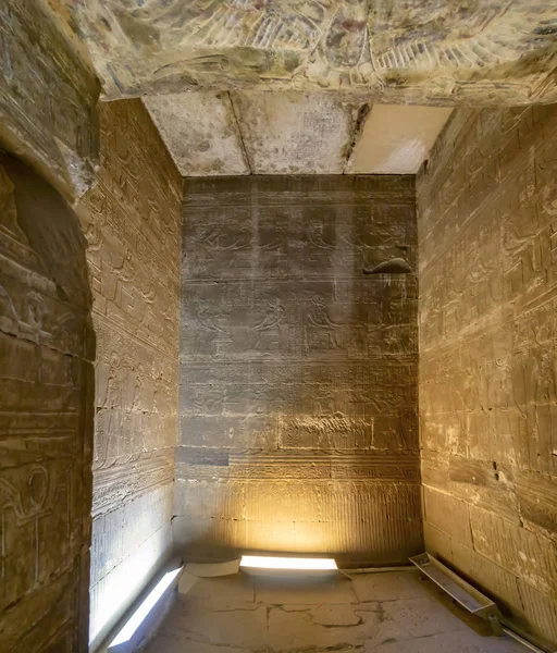 Chrám Edfu Věnované Falcon Bůh Horus Nachází Západním Břehu Nilu — Stock fotografie
