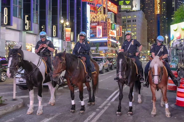 New York City Verenigde Staten Juni 2017 Nypd Politieagenten Paard — Stockfoto