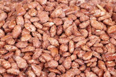 Bir yığın karamelize fıstık