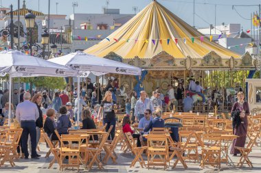 Moguer, Huelva, İspanya - 24 Şubat 2019: Hanımefendi ve beyefendi dr