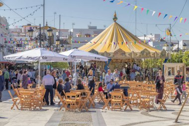 Moguer, Huelva, İspanya - 24 Şubat 2019: Hanımefendi ve beyefendi dr