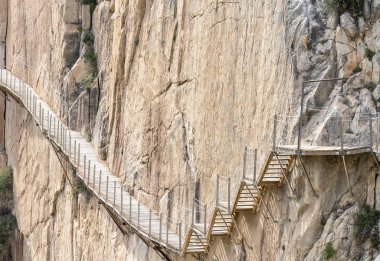 El Caminito del Rey (Kral'ın küçük yol). Tutturulmuş bir geçit 