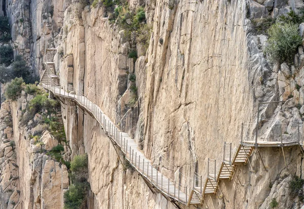 El Caminito del Rey (O Caminho do Rei). Uma passarela, presa — Fotografia de Stock