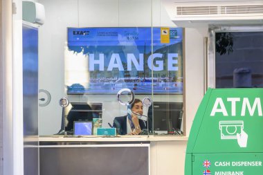 Sevilla, İspanya - 9 Mart 2019: Döviz sayaçları Const