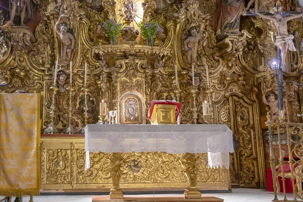 Sewilla, Hiszpania - 9 marca 2019: Widok ołtarza głównego ołtarza Ma" — Zdjęcie stockowe