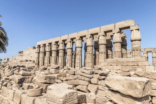 卢克索神庙, 一个大型的古埃及寺庙综合体位于 — 图库照片