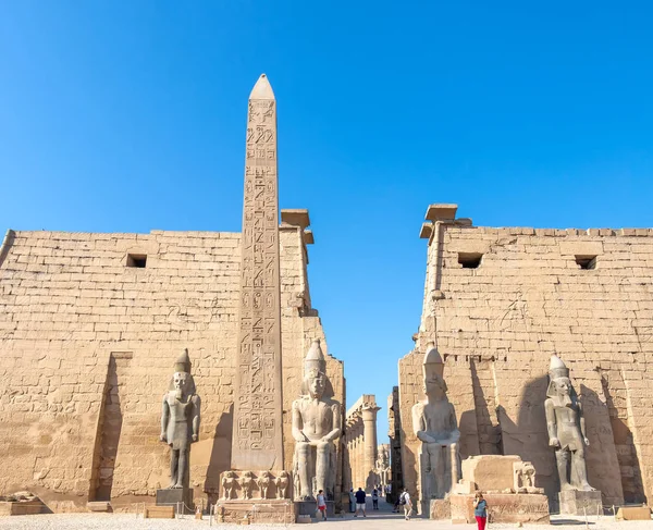 Aswan, Egyiptom-szeptember 11, 2018: a Luxor Temple, egy nagy ANC — Stock Fotó