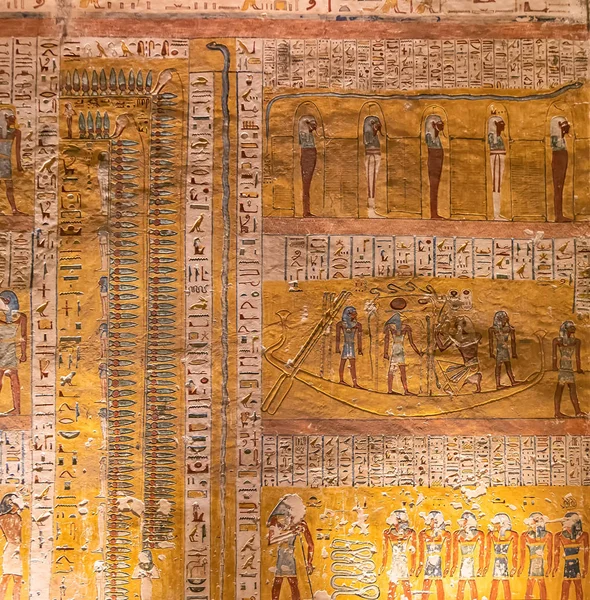 エジプトのルクソールの王の谷の壁の象形文字 — ストック写真