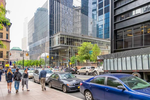 Nueva York, Estados Unidos - 7 de junio de 2017: Vista de Liberty St & Church S — Foto de Stock