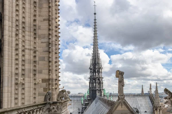 Spiran av Notre Dame Cathedral — Stockfoto