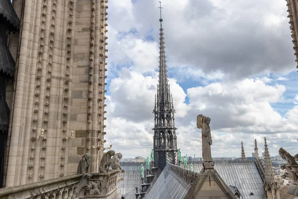 Spiran av Notre Dame Cathedral — Stockfoto