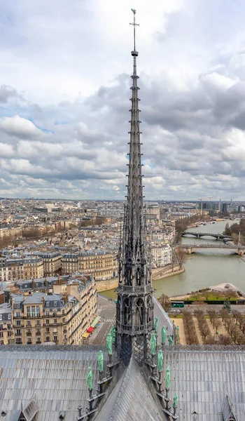 Paris, Frankrike-mars 15, 2018: detalj av spiran av Notre dam — Stockfoto